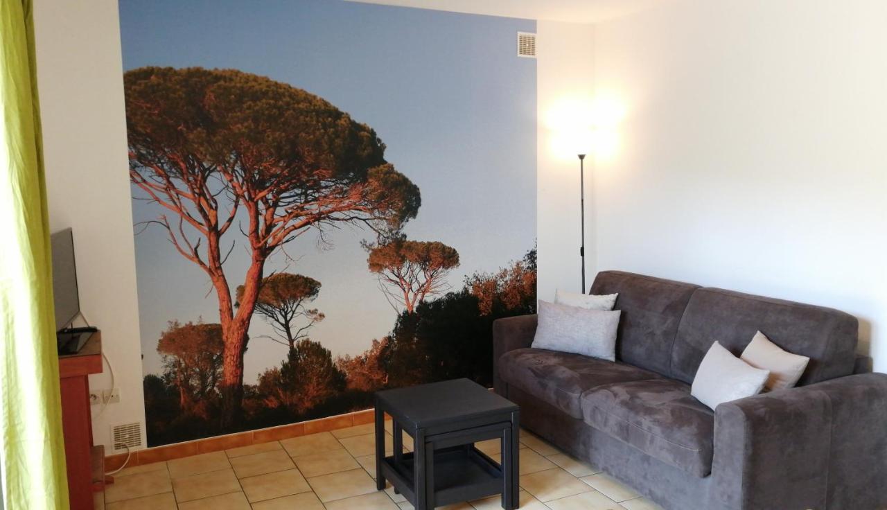 Les 3 Hirondelles Apartment Пон-Сент-Еспри Екстериор снимка