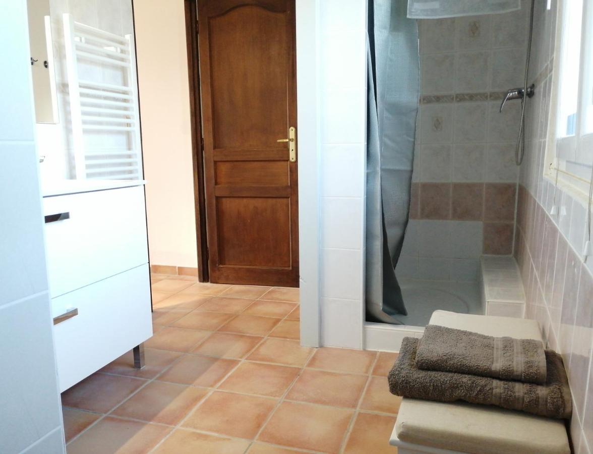 Les 3 Hirondelles Apartment Пон-Сент-Еспри Екстериор снимка